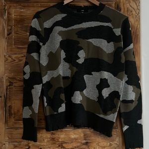 Fate Camo Sweater with Frayed Edges. Size S. TTS.